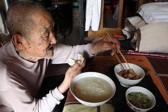 医生：年过66岁，尽量避免4种不健康行为 (图2)